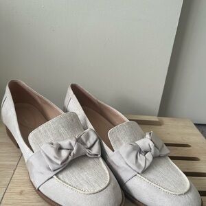 Bandolino Cream Loafers with Bow Accent